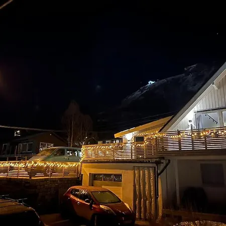 Sentralt Pa Fastlandet Og Gaavstand Til Alle Fasiliteter! 아파트 Tromsdalen