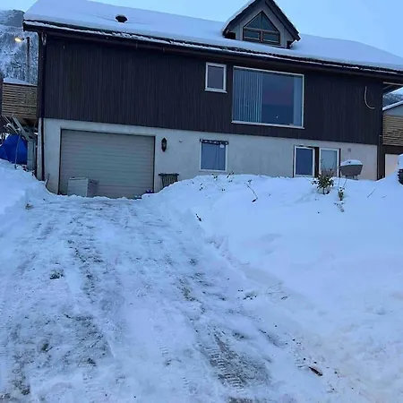 Sentralt Pa Fastlandet Og Gaavstand Til Alle Fasiliteter! Tromsdalen