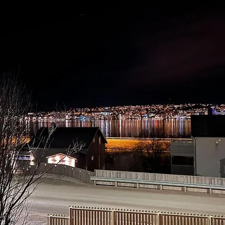 Sentralt Pa Fastlandet Og Gaavstand Til Alle Fasiliteter! 아파트 *