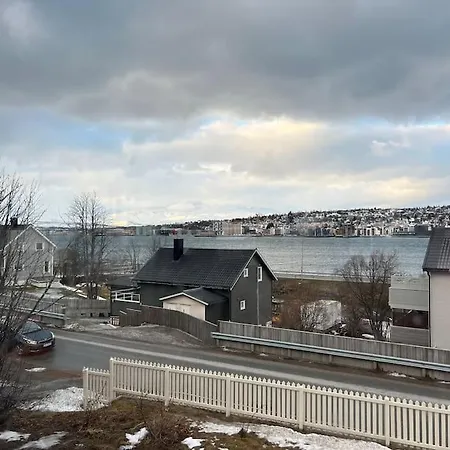 شقة Sentralt Pa Fastlandet Og Gaavstand Til Alle Fasiliteter! *