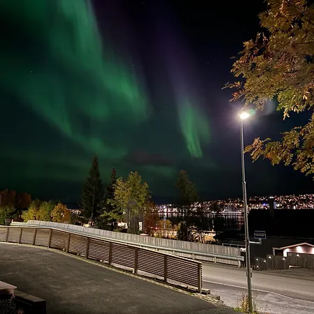 Sentralt Pa Fastlandet Og Gaavstand Til Alle Fasiliteter! 아파트
