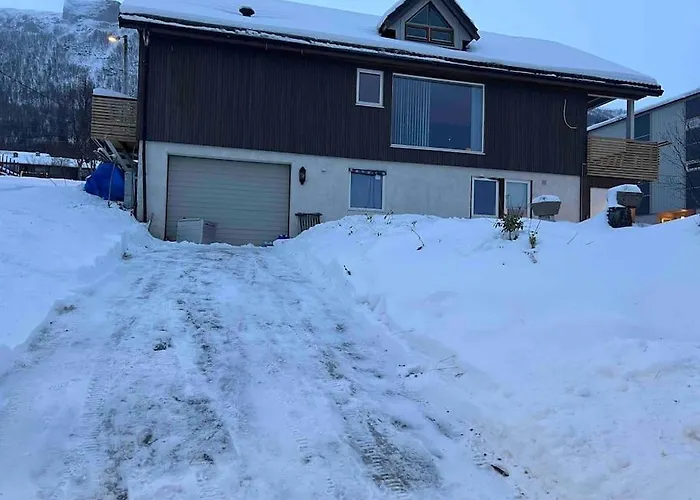 Sentralt Pa Fastlandet Og Gaavstand Til Alle Fasiliteter! Tromsdalen